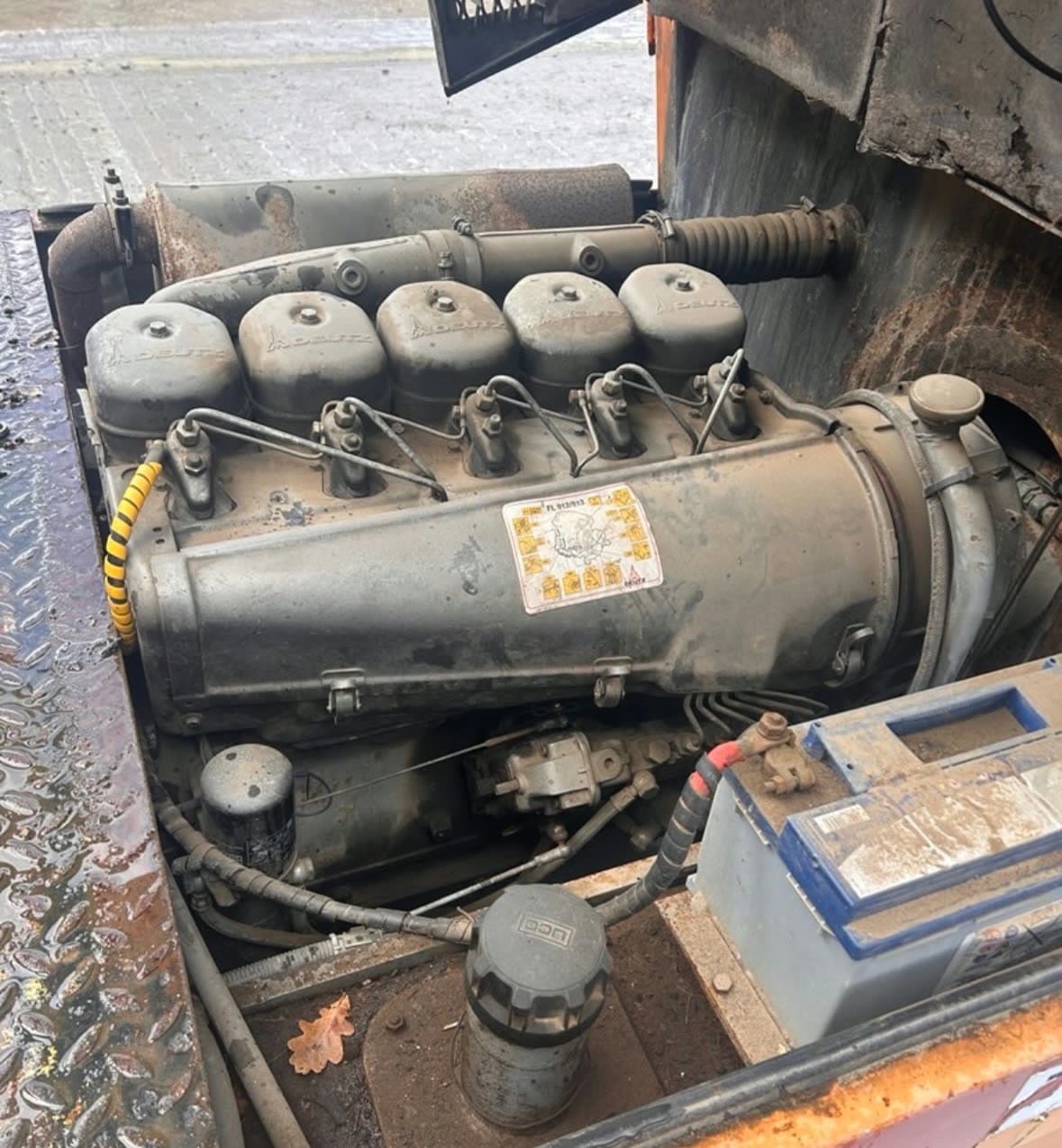 Geöffneter luftgekühlter Deutz-Fünfzylinder in der Werkstatt
